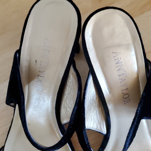 Ann Taylor Black Rose Velvet Heels - Picture 14 of 14
